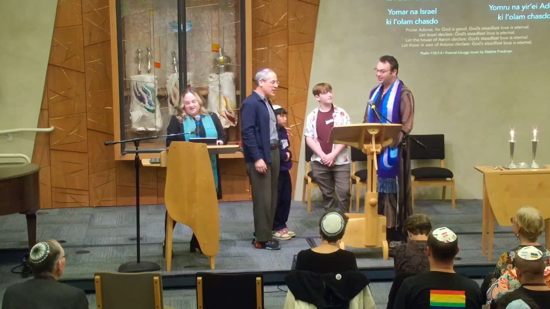 Check out this stirring moment from the Shabbat following Thanksgiving at Beth Chayim Chadashim, the world's first LGBTQIA+ synagogue.

#BCC #BethChayimChadashim #LGBT #LGBTQ #LGBTQIA #GayJews #LesbianJews #TransJews #QueerJews #JewishLA #LosAngeles
